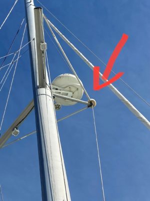 rouleaux de protection du génois sur les barres de flèches
